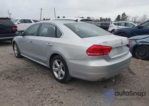 2012 Volkswagen Passat 2.5L Se z USA, uszkodzony, nr VIN 1VWBH7A34CC070040